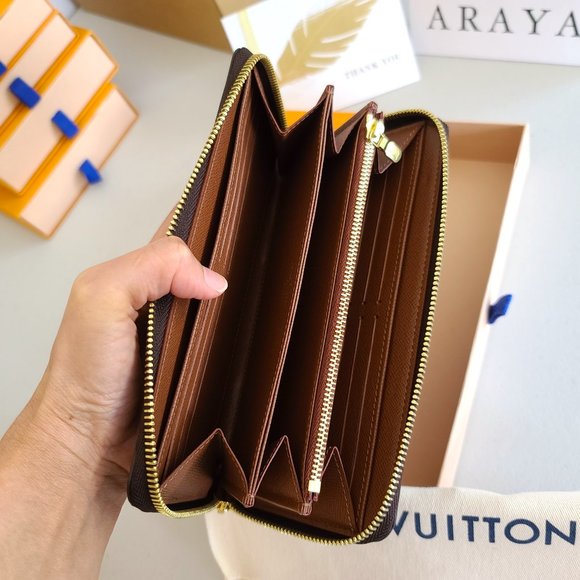 Louis Vuitton Zippy Wallet - Picture 8 of 15